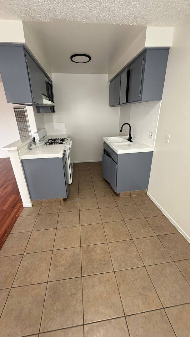 Apartment for rent at 13921 Yukon Ave, Hawthorne, CA 90250
