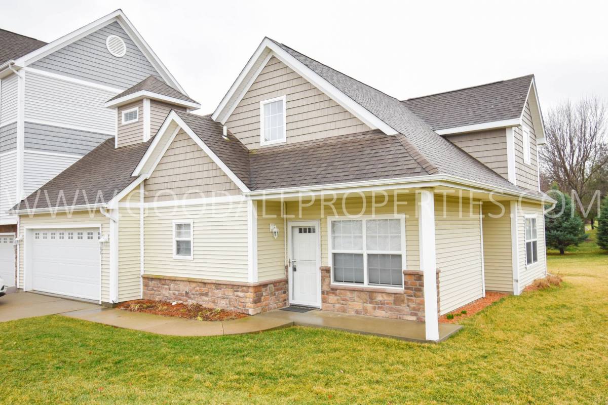 Townhouse for rent at 15508 Townsend Ave, Urbandale, IA 50323