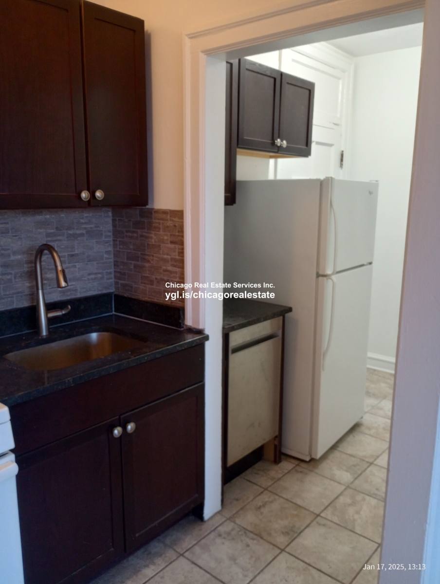Apartment for rent at 1369 W Estes #2L, Chicago, IL 60626