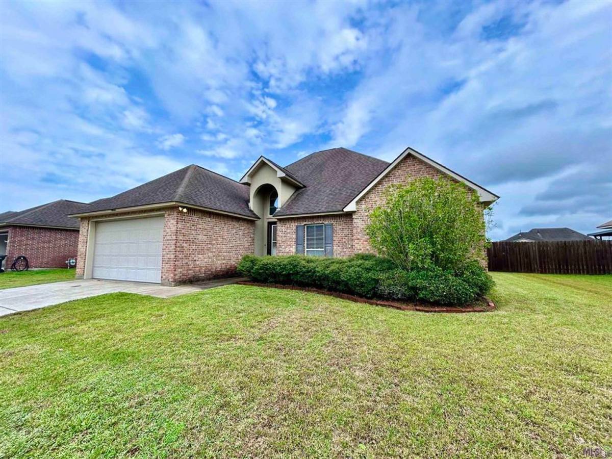 House for rent at 17634 Hoods Ridge Dr, Prairieville, LA 70769