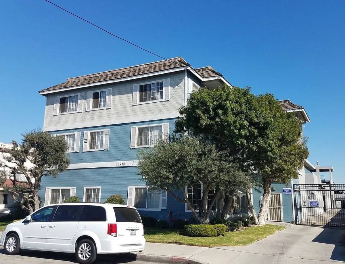 Apartment for rent at 13714 Kornblum Ave, Hawthorne, CA 90250