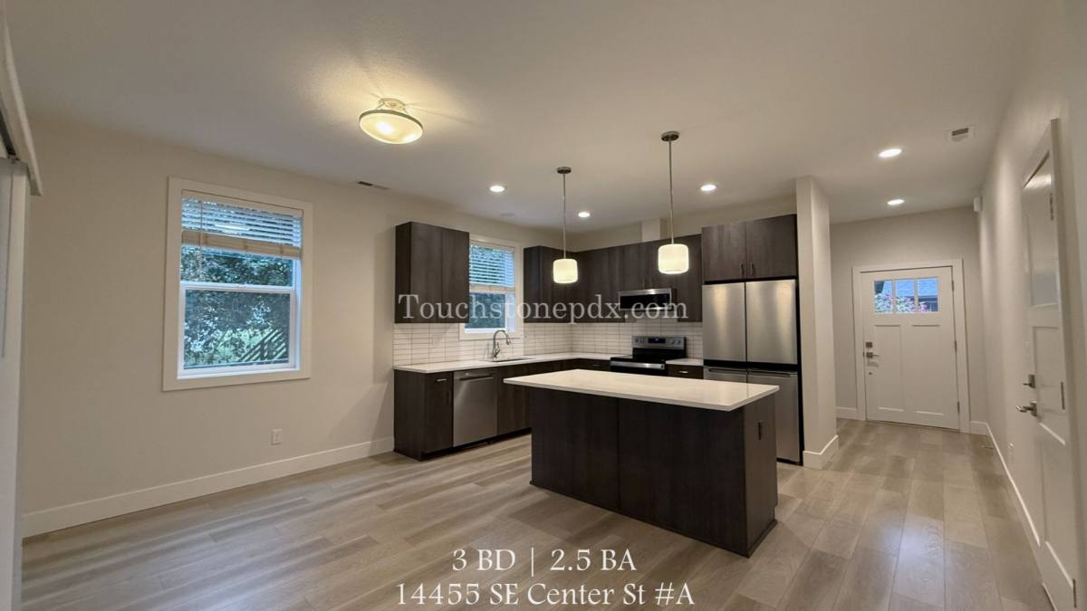 Townhouse for rent at 14455 SE Center St, Portland, OR 97236