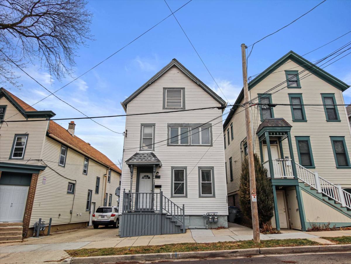 Townhouse for rent at 1140 E Kane Place, Milwaukee, WI 53202