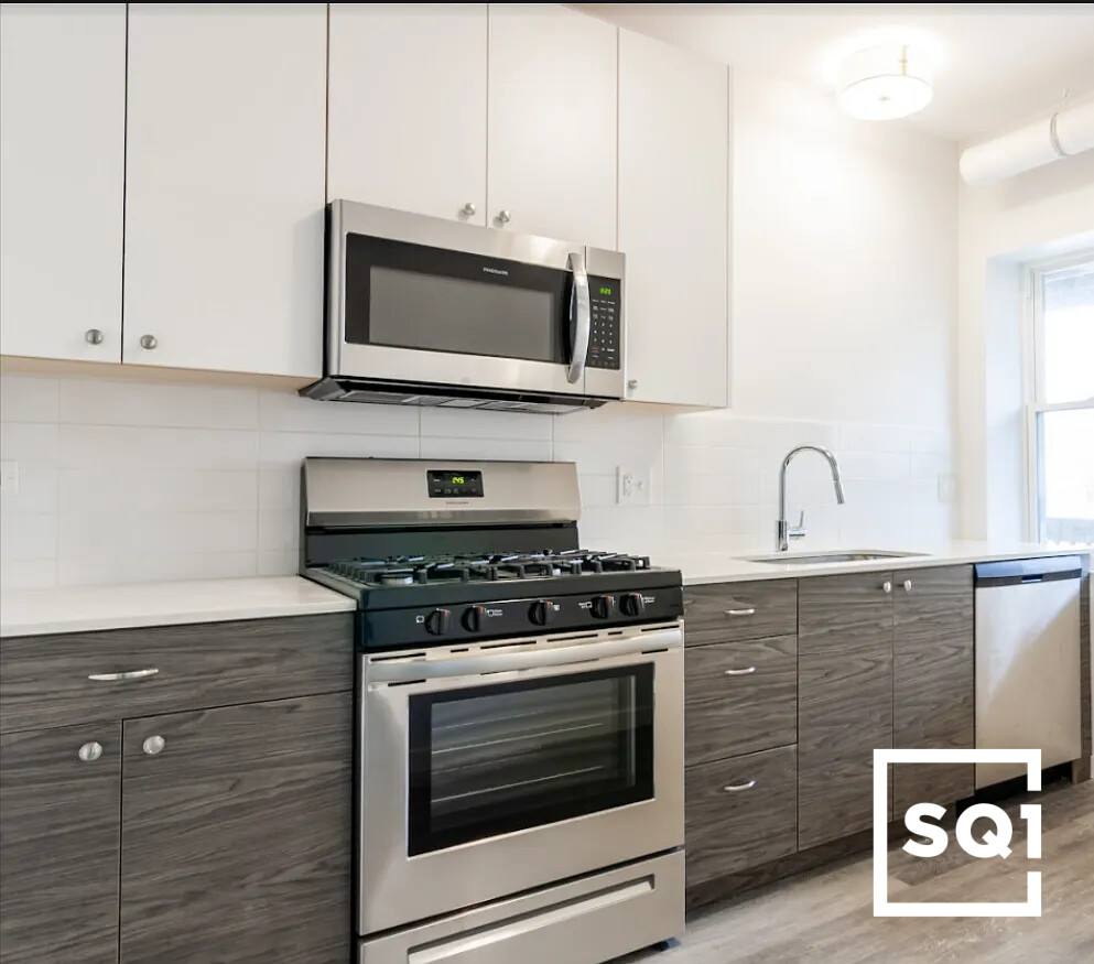 Apartment for rent at 1704 W Glenlake #1, Chicago, IL 60660