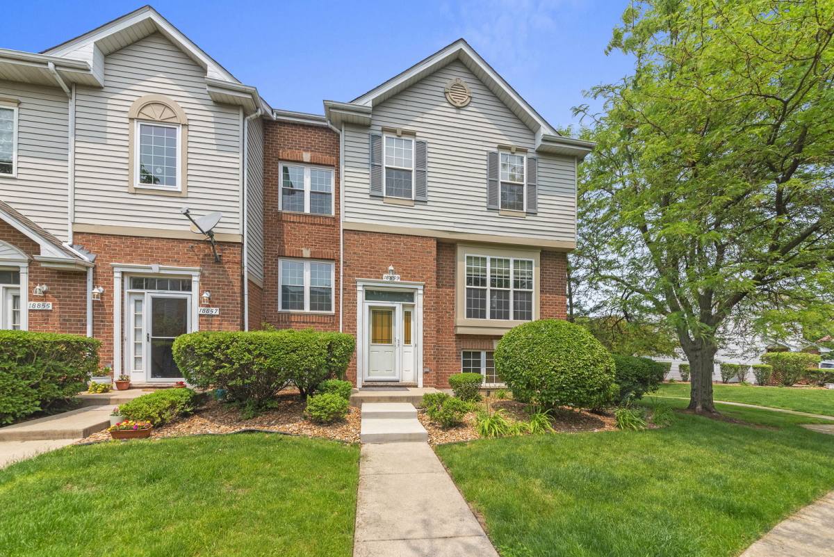 Townhouse for rent at 18859 S Vanderbilt Dr #1, Mokena, IL 60448