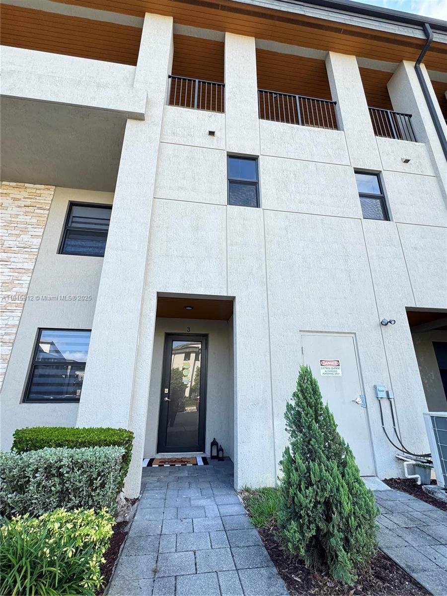 Townhouse for rent at 10413 NW 82nd St, Miami, FL 33178