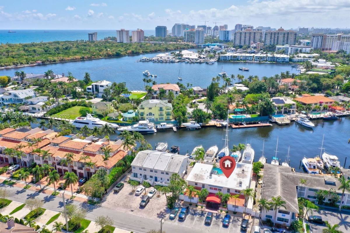 Apartment for rent at 2724 NE 14th St #6, Fort Lauderdale, FL 33304