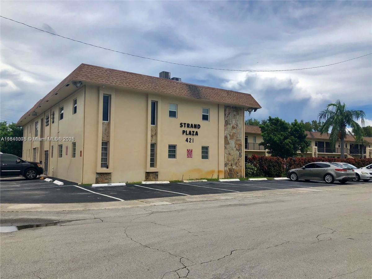 Condo for rent at 421 NE 1st St #101, Hallandale, FL 33009