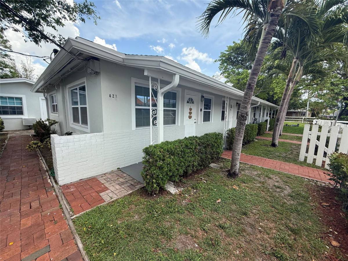 Apartment for rent at 421 NE 11th St #5, Fort Lauderdale, FL 33304