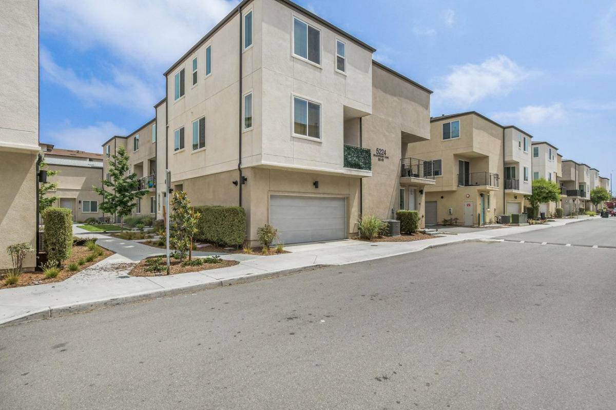 Townhouse for rent at 5224 Beachfront Cove St, San Diego, CA 92154