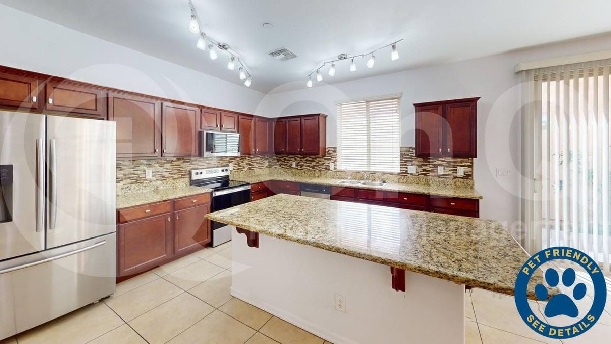 House for rent at 9218 W Meadow Dr, Peoria, AZ 85382