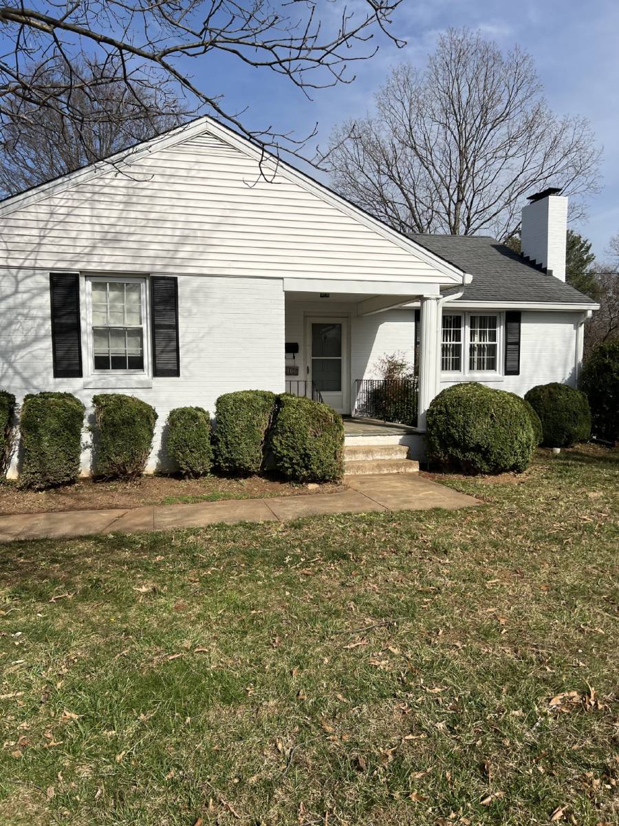 House for rent at 1306 Oakwood St, Bedford, VA 24523