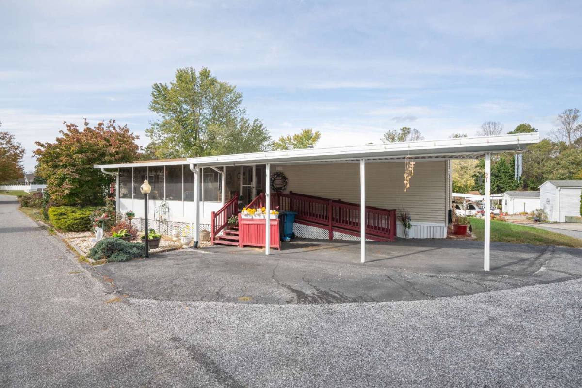 House for rent at 21 Violet Dr, Hendersonville, NC 28792