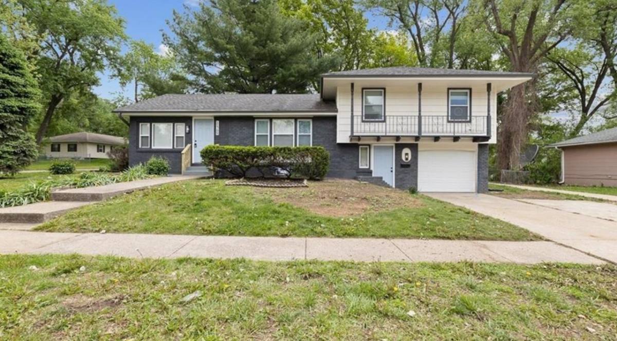 House for rent at 11709 Delmar Dr, Kansas City, MO 64134