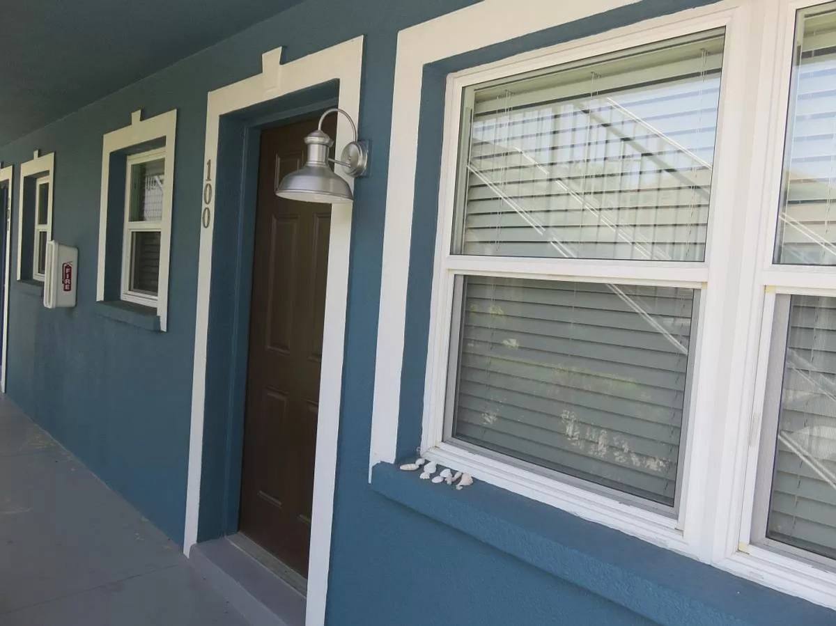Apartment for rent at 2054 Arlington St, Sarasota, FL 34239