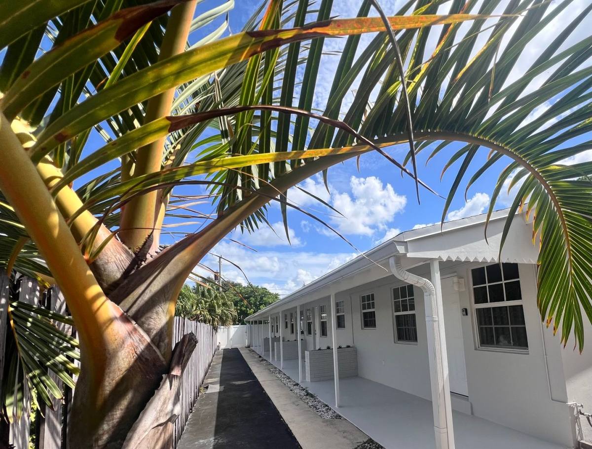 Apartment for rent at 716 SE 14th Court, Fort Lauderdale, FL 33316