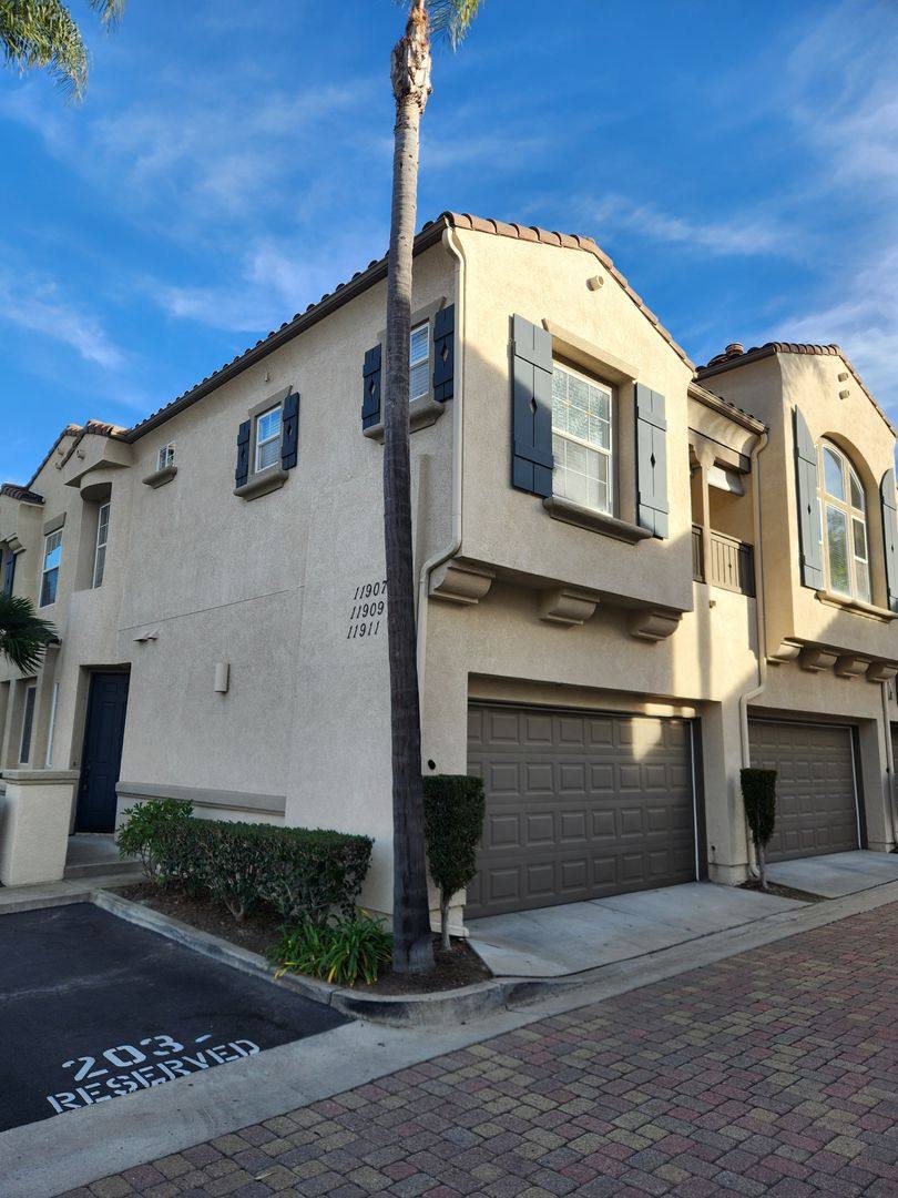 Townhouse for rent at 11911 Miro Circle, San Diego, CA 92131