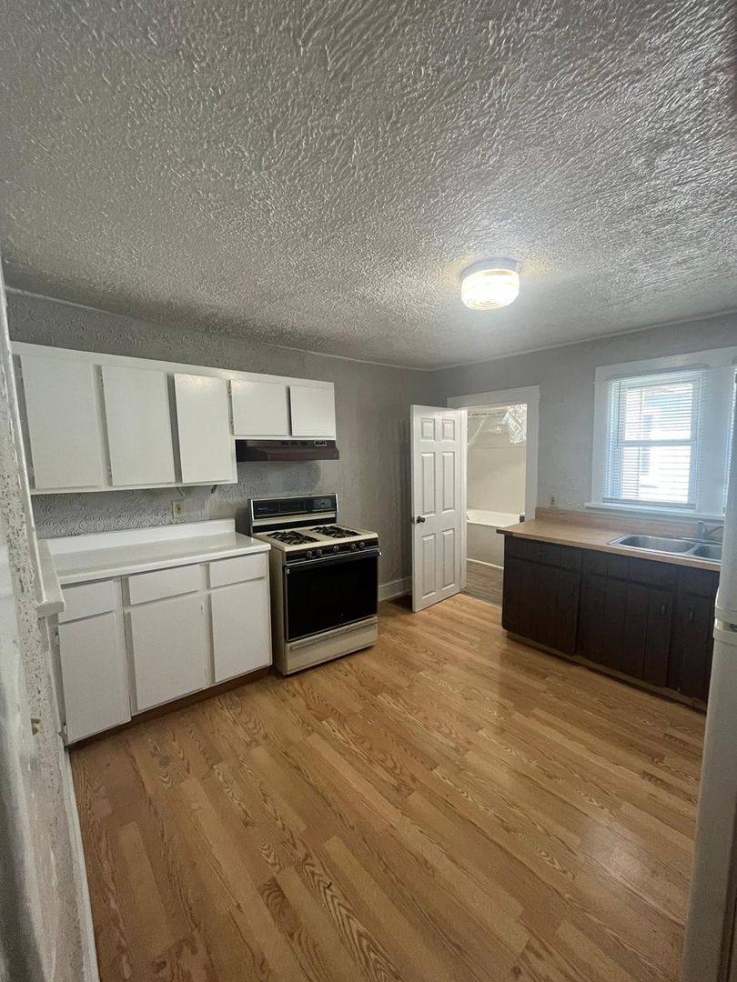 Apartment for rent at 4611 Pine Ave, Hammond, IN 46327