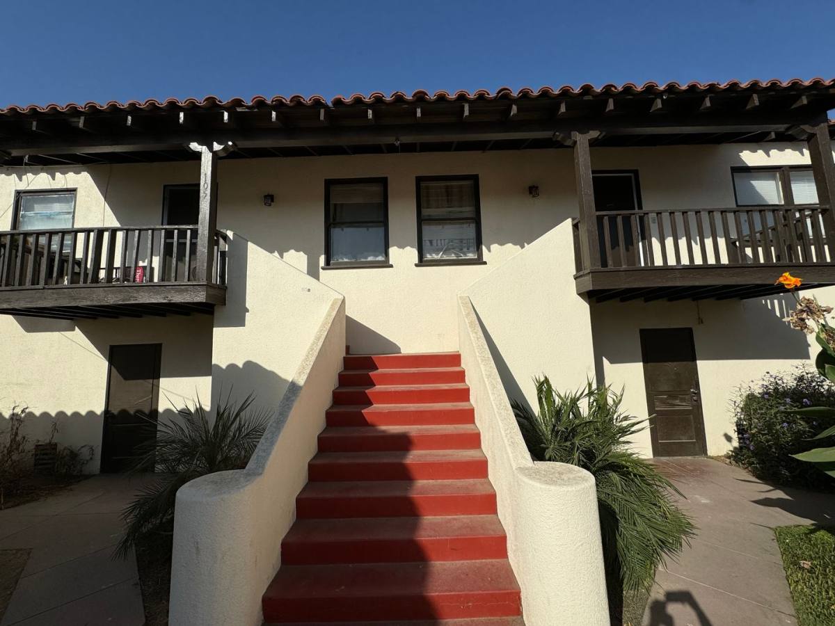 Apartment for rent at 105 Eye St, Bakersfield, CA 93304