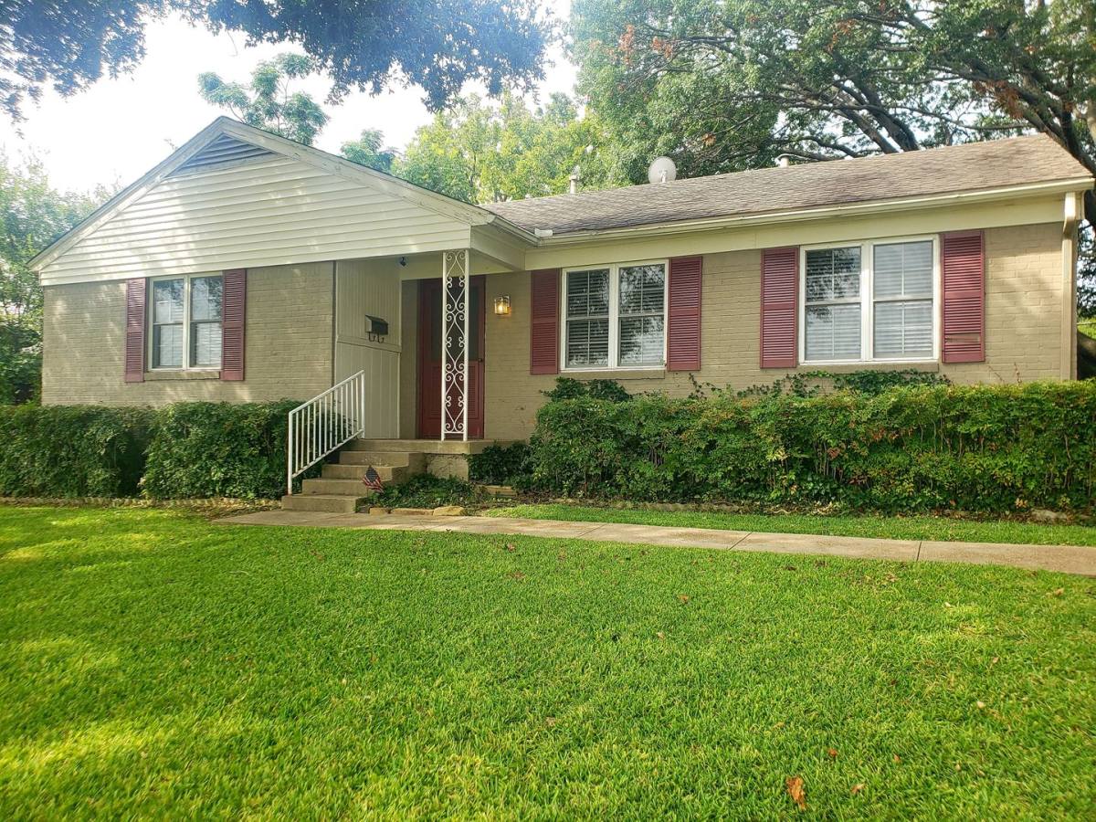 House for rent at 585 Classen Dr, Dallas, TX 75218