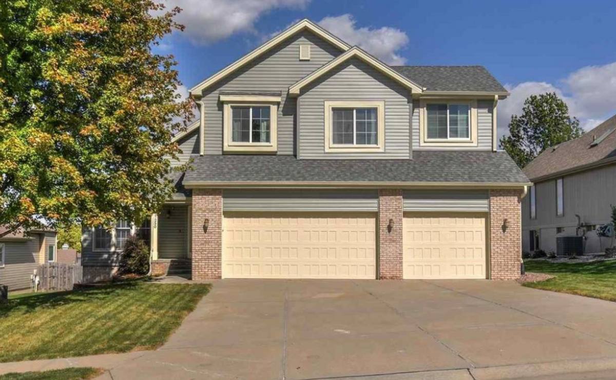 House for rent at 17250 Woolworth Ave, Omaha, NE 68130