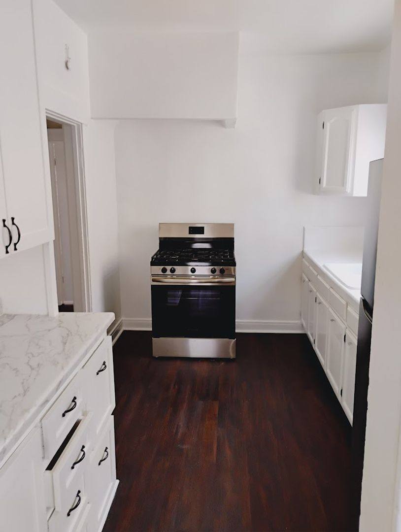 Apartment for rent at 4020 Montclair St, Los Angeles, CA 90018