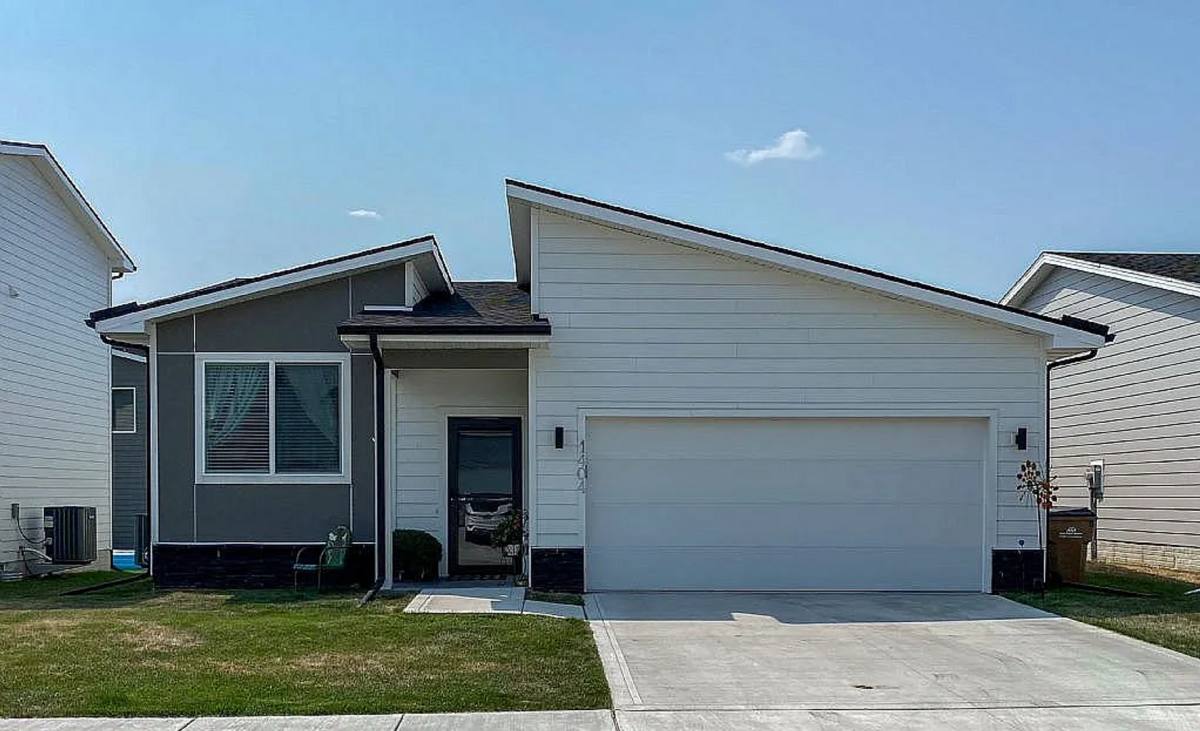 House for rent at 1404 NE Polk Dr, Grimes, IA 50111