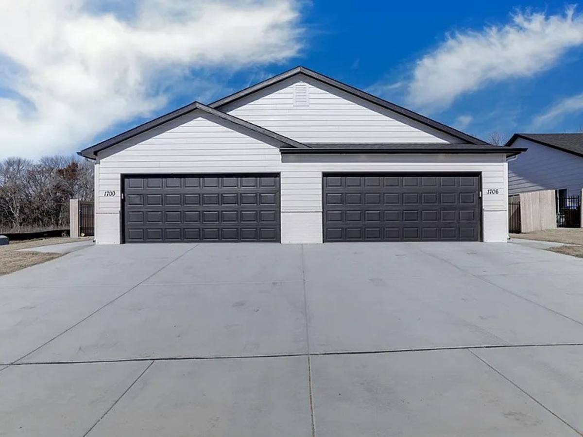House for rent at 1725 Cloverbrook Court, Derby, KS 67037