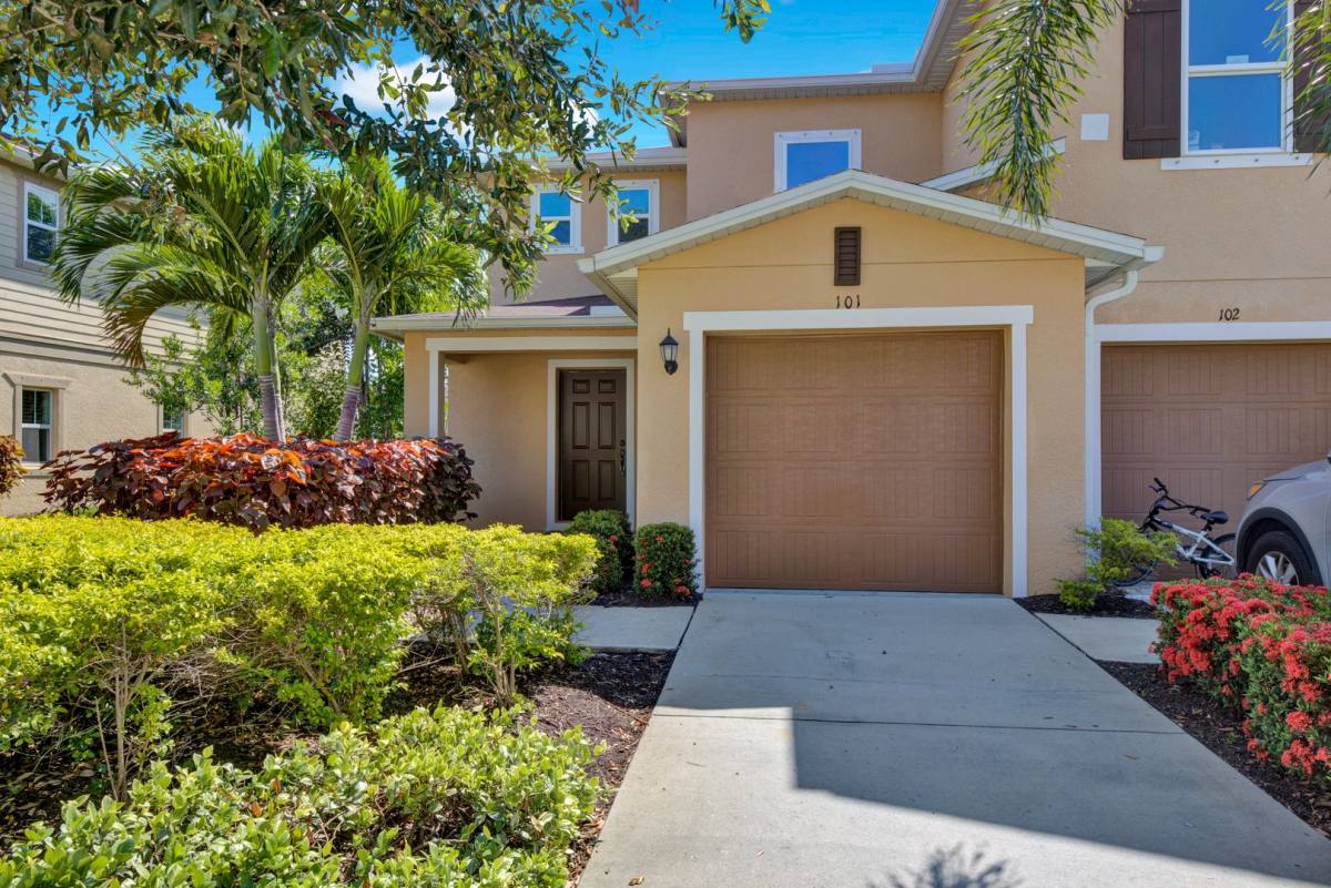 Townhouse for rent at 6351 Brant Bay Blvd, North Fort Myers, FL 33917