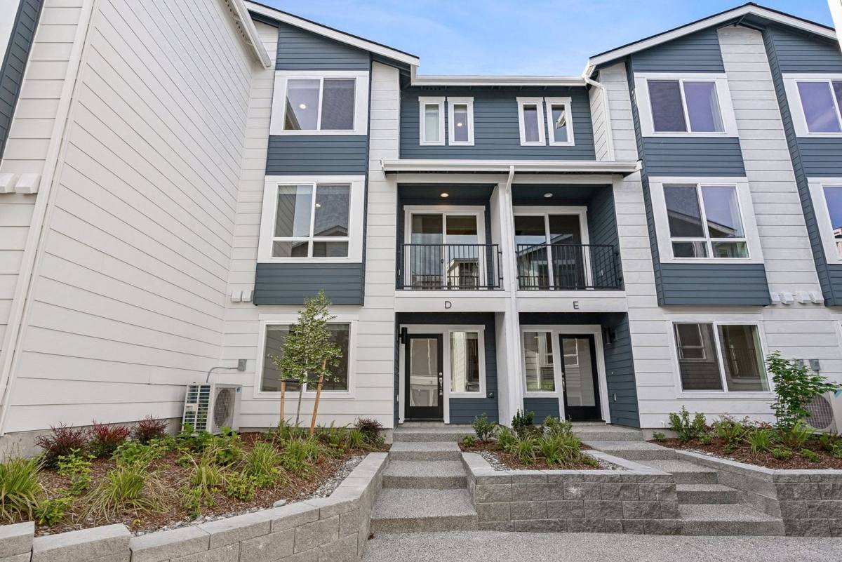 Townhouse for rent at 3702 W Mukilteo Blvd, Everett, WA 98203