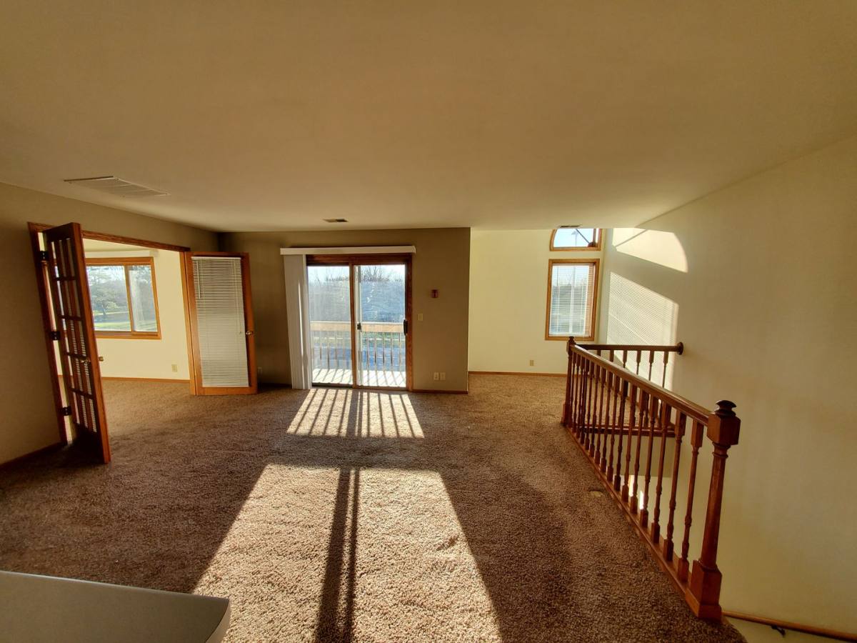 Apartment for rent at 1344 Meadowcreek Dr, Pewaukee, WI 53072