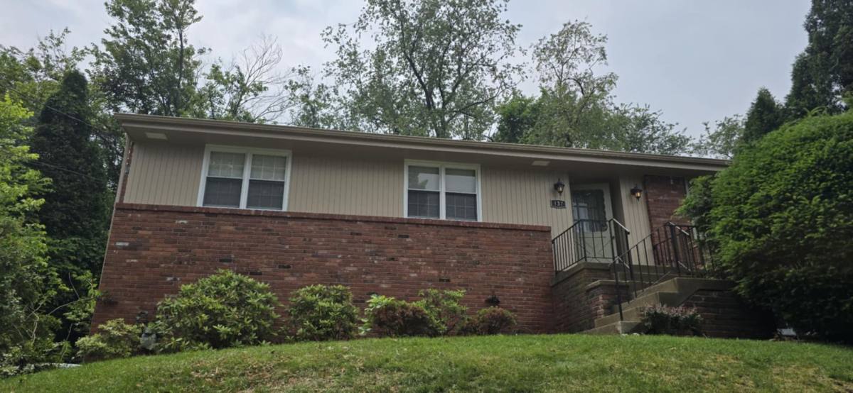 House for rent at 137 Warwick Dr, Pittsburgh, PA 15241