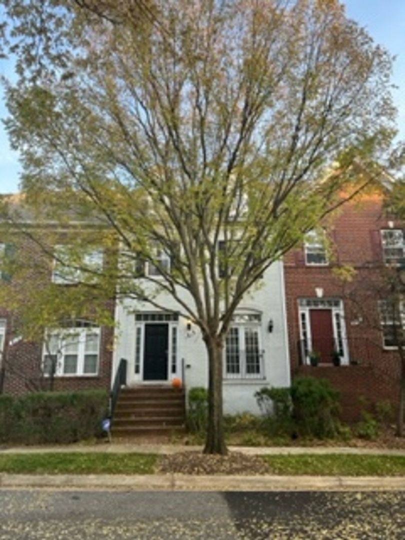 Townhouse for rent at 614 Garden View Square, Rockville, MD 20850