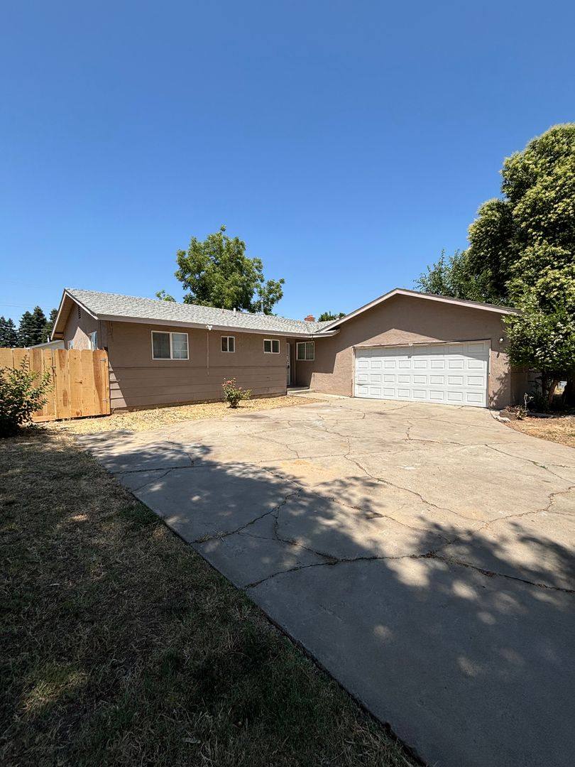 House for rent at 1143 E Alexander Ave, Merced, CA 95340