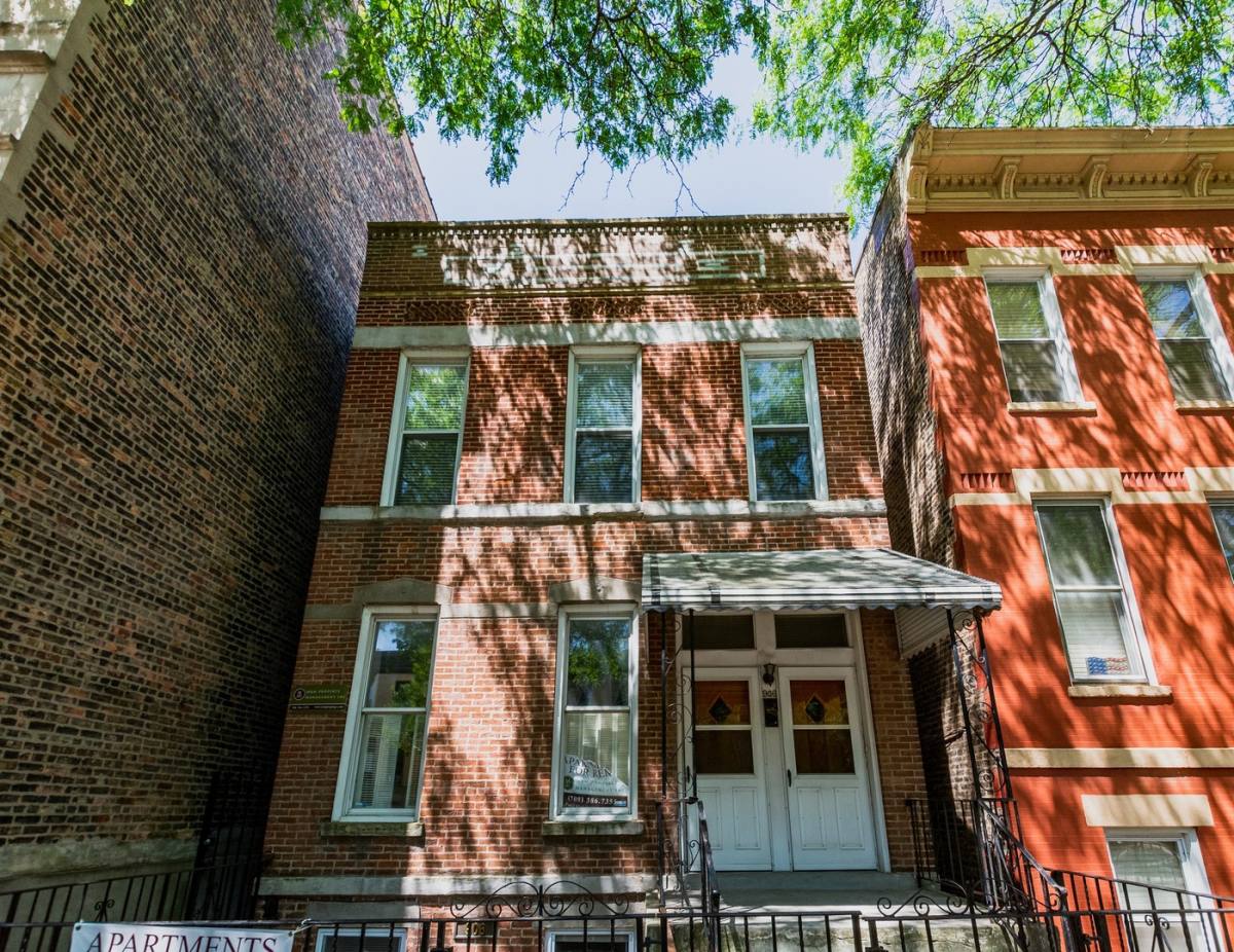 Apartment for rent at 906 S Loomis St, Chicago, IL 60607
