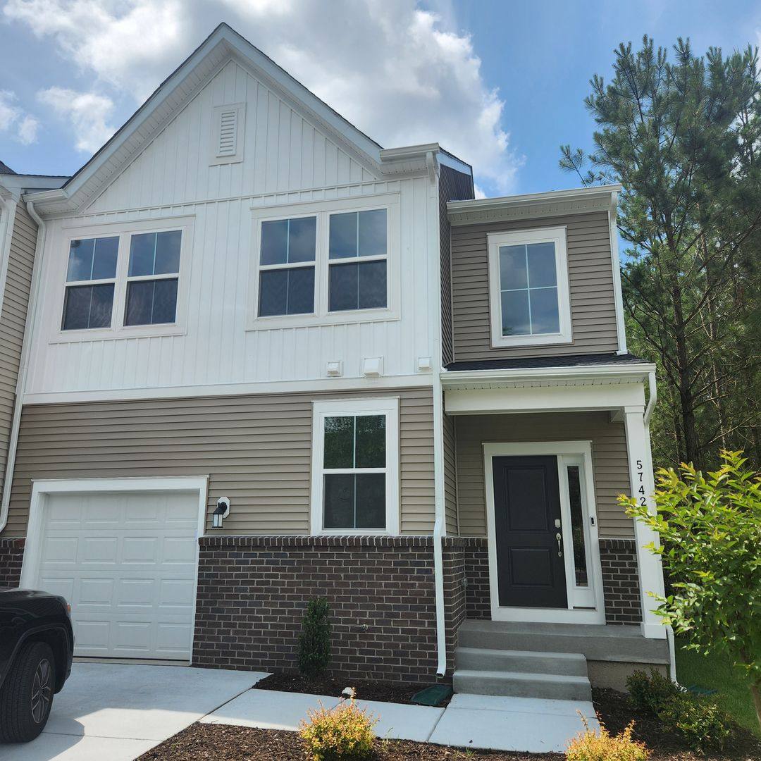 Townhouse for rent at 5742 Flowering Peach Lane, Providence Forge, VA 23140