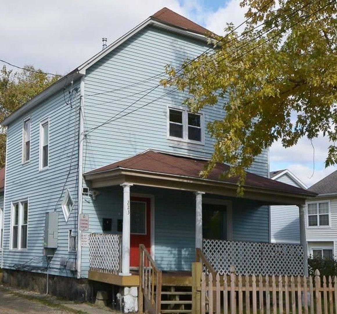 Apartment for rent at 223 E N St, Kalamazoo, MI 49007