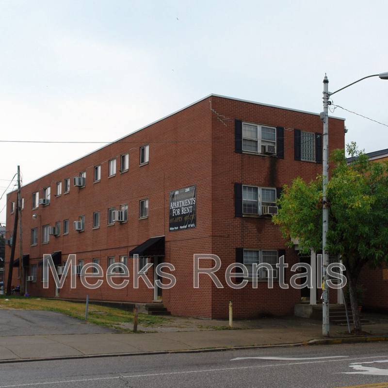 Apartment for rent at 1539 4th Ave, Huntington, WV 25701