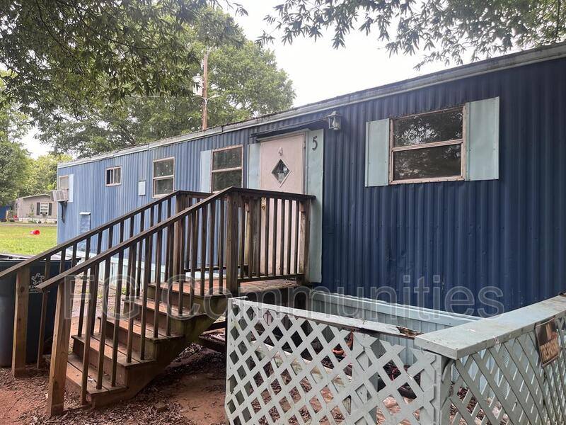 House for rent at 9000 Faires Rd, Charlotte, NC 28215