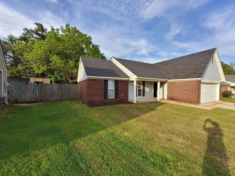 House for rent at 10770 Oak Leaf Dr, Olive Branch, MS 38654
