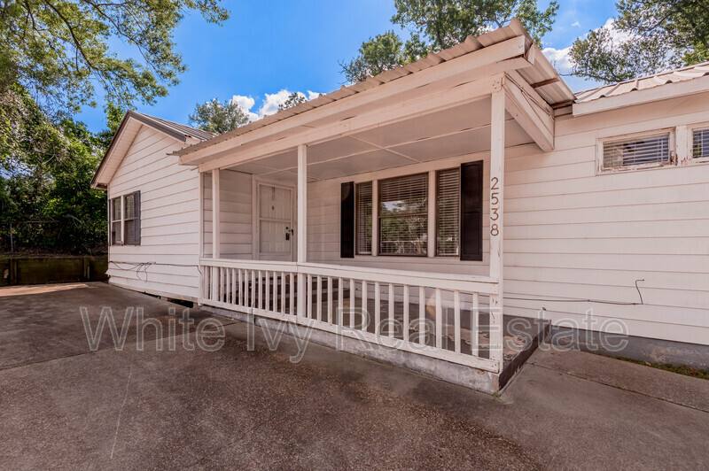 House for rent at 2538 Sycamore Ave, Huntsville, TX 77340