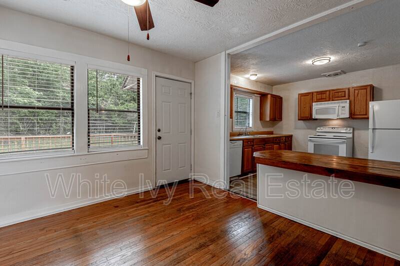 House for rent at 2538 Sycamore Ave, Huntsville, TX 77340