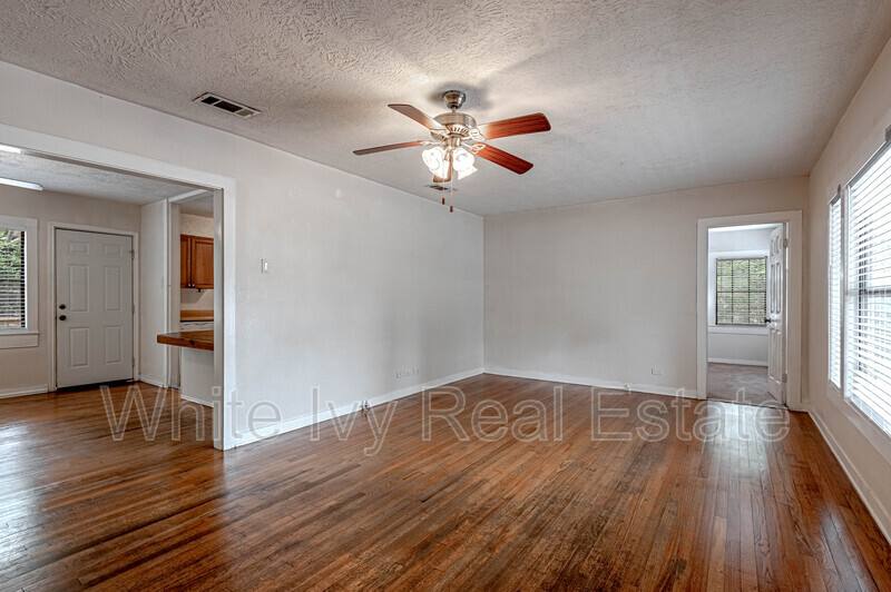 House for rent at 2538 Sycamore Ave, Huntsville, TX 77340