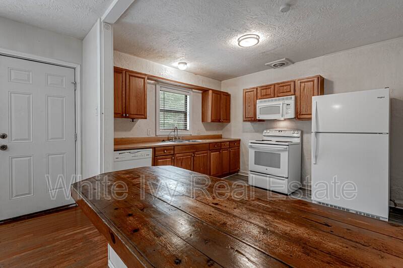 House for rent at 2538 Sycamore Ave, Huntsville, TX 77340