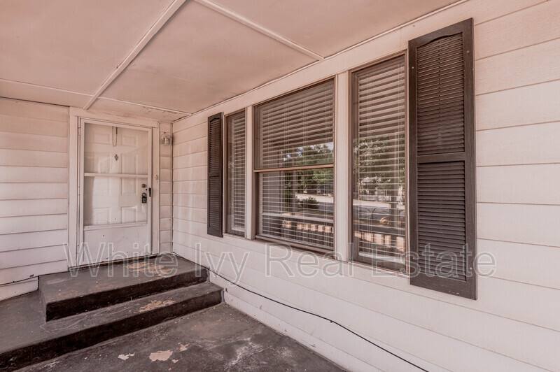 House for rent at 2538 Sycamore Ave, Huntsville, TX 77340