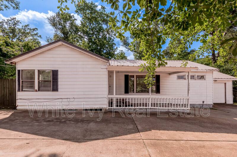 House for rent at 2538 Sycamore Ave, Huntsville, TX 77340