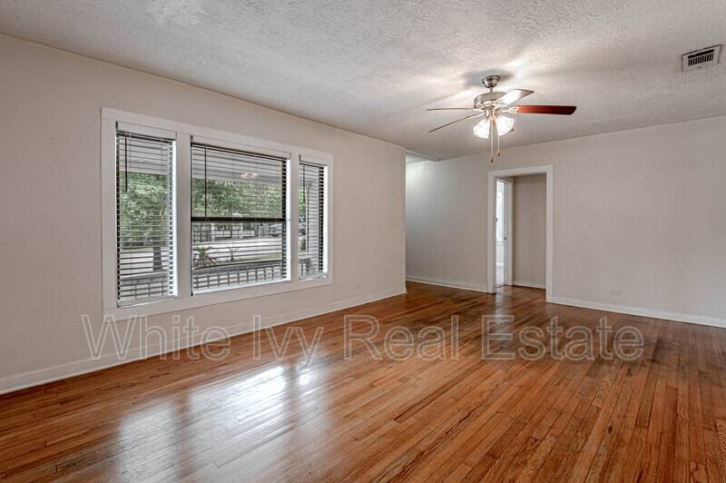 House for rent at 2538 Sycamore Ave, Huntsville, TX 77340