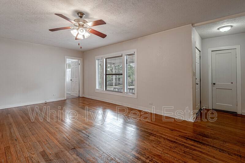 House for rent at 2538 Sycamore Ave, Huntsville, TX 77340