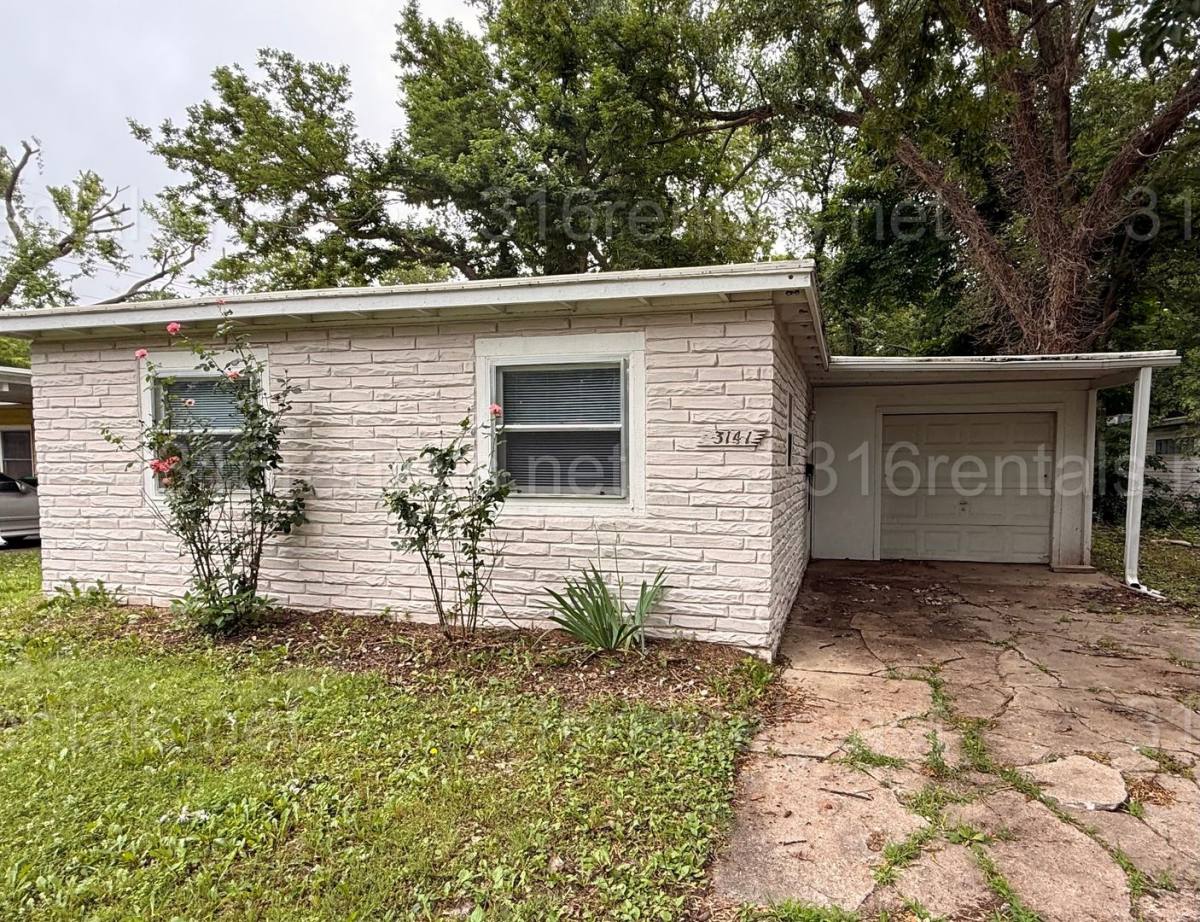 House for rent at 3141 E Glen Oaks Dr, Wichita, KS 67216