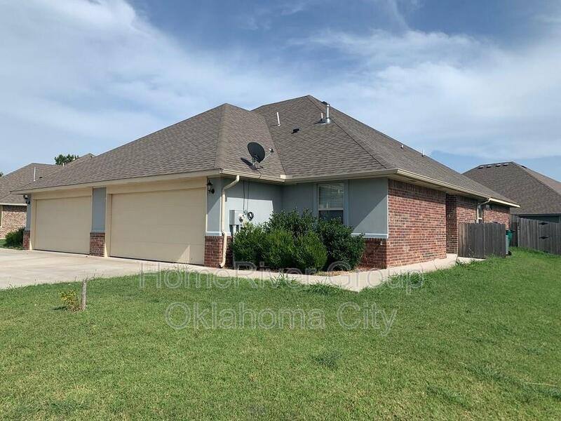 House for rent at 11206 Coachmans Rd, Yukon, OK 73099